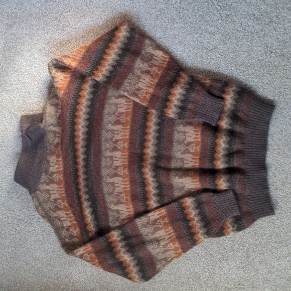 Peruvian Sweater - Picture 2 of 3
